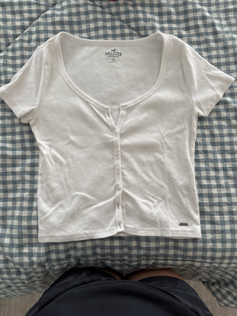 Hollister White Short Sleeve Button Front Ribbed Top